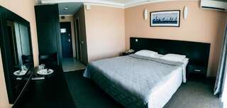 Отель Амран Гагра Двухместный номер с 1 кроватью или 2 отдельными кроватями-1